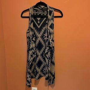 Mascara| cardigan vest| size M| brown and black shawl | southwestern pattern